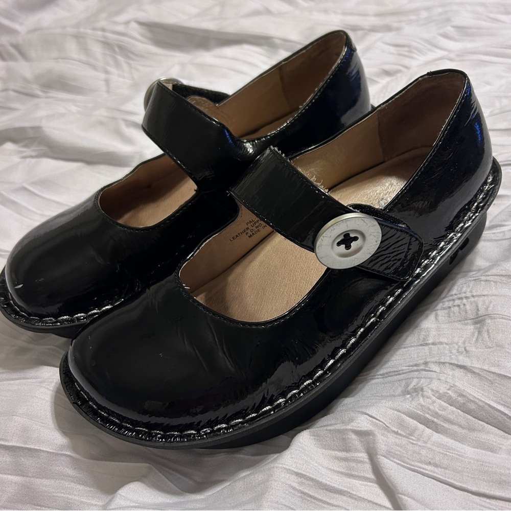 Alegria Black Dress Shoes with Leather Upper and Cushioned Footbed